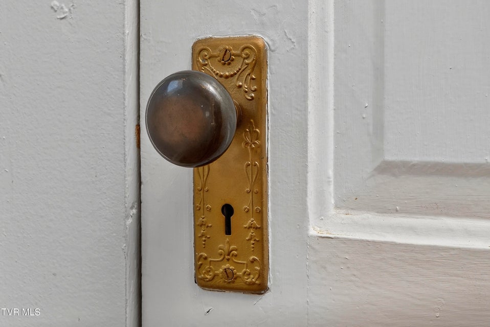 Photo #32: 504 Russell Street Street