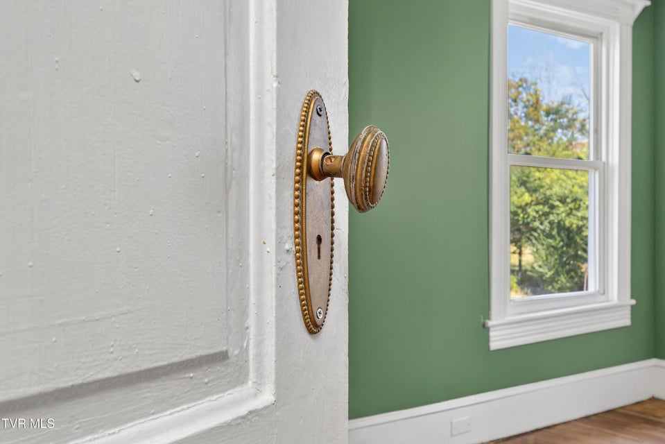 Photo #33: 504 Russell Street Street