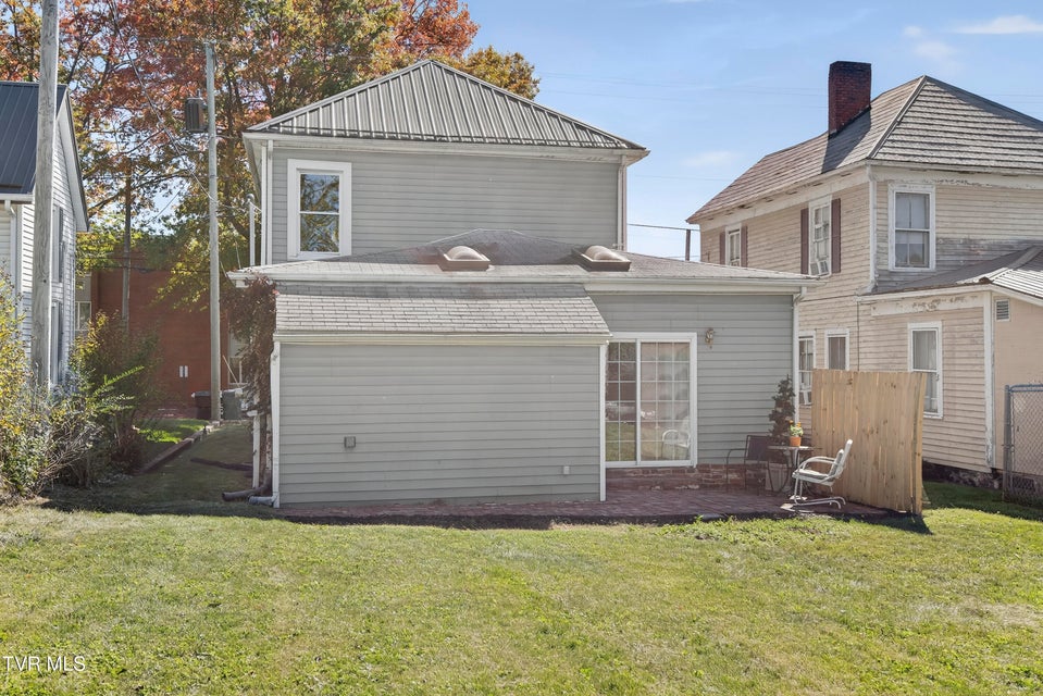 Photo #37: 504 Russell Street Street