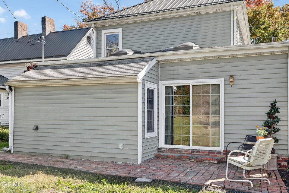 Photo #38: 504 Russell Street Street