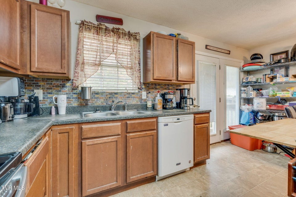 Photo #11: 1000 Faye Street