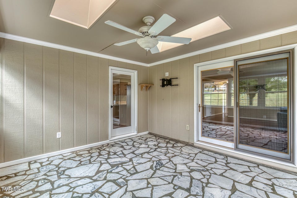 Photo #15: 228 Edgefield Road