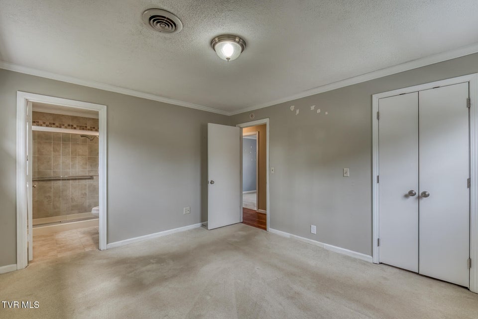 Photo #20: 228 Edgefield Road