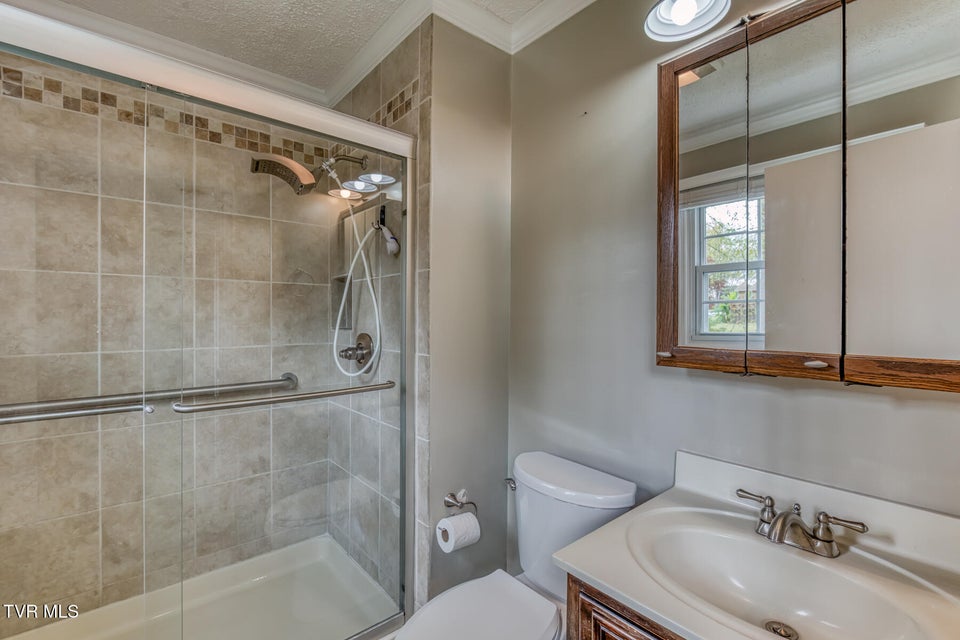 Photo #21: 228 Edgefield Road