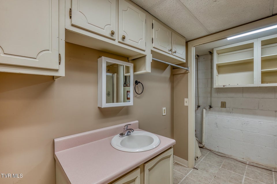 Photo #31: 228 Edgefield Road