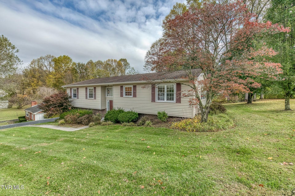 Photo #35: 228 Edgefield Road