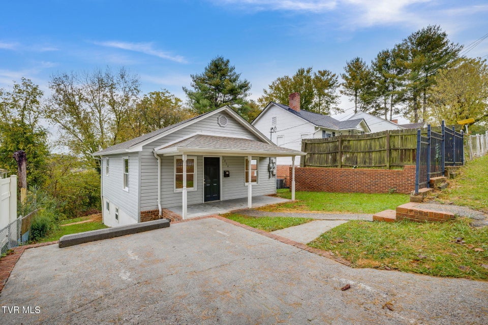 Photo #10: 1654 Pierce Street