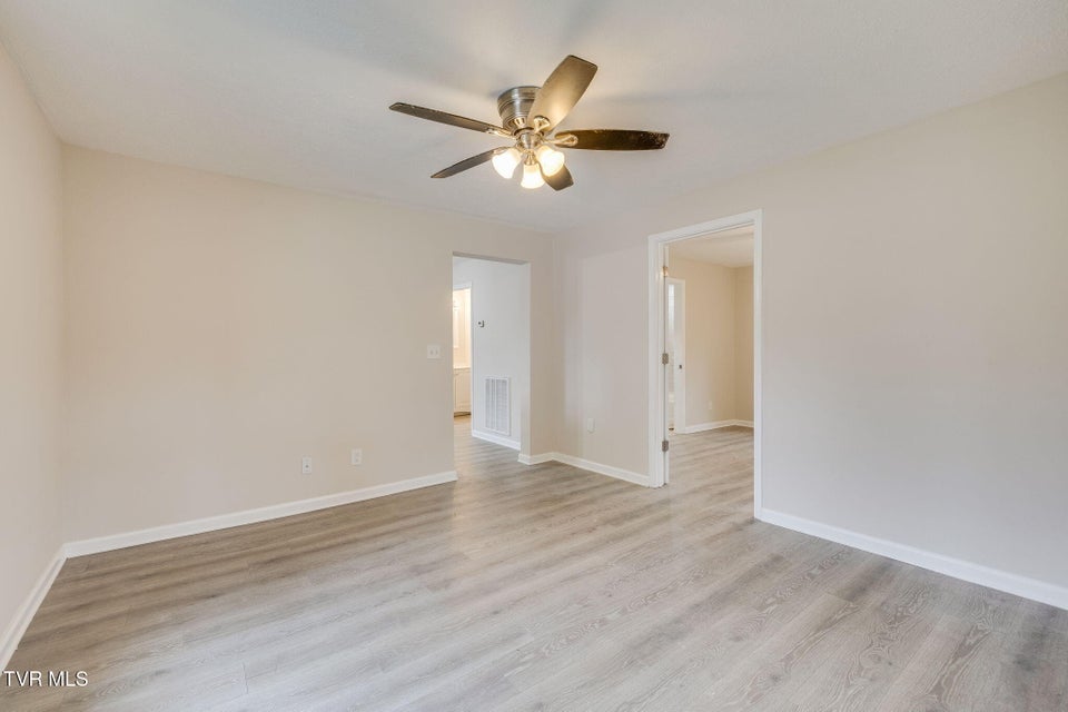 Photo #12: 1654 Pierce Street