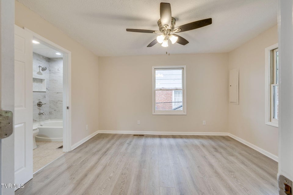 Photo #15: 1654 Pierce Street