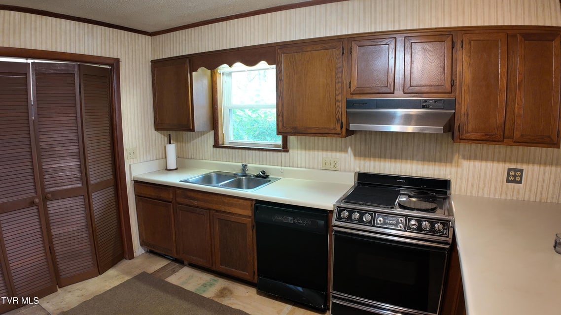 Photo #29: 111 Myrtle Avenue