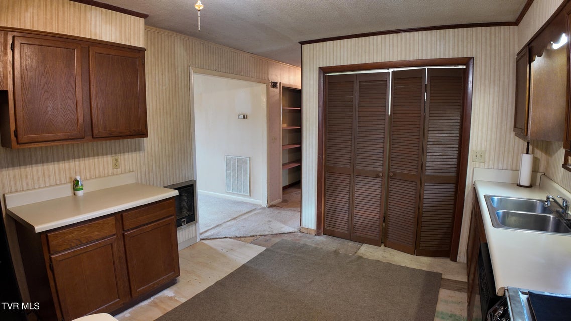 Photo #31: 111 Myrtle Avenue