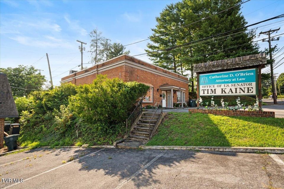 Photo #25: 121 Russell Road