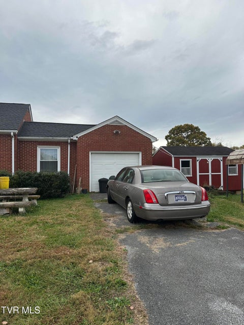 Photo #7: 5207 Roan Street