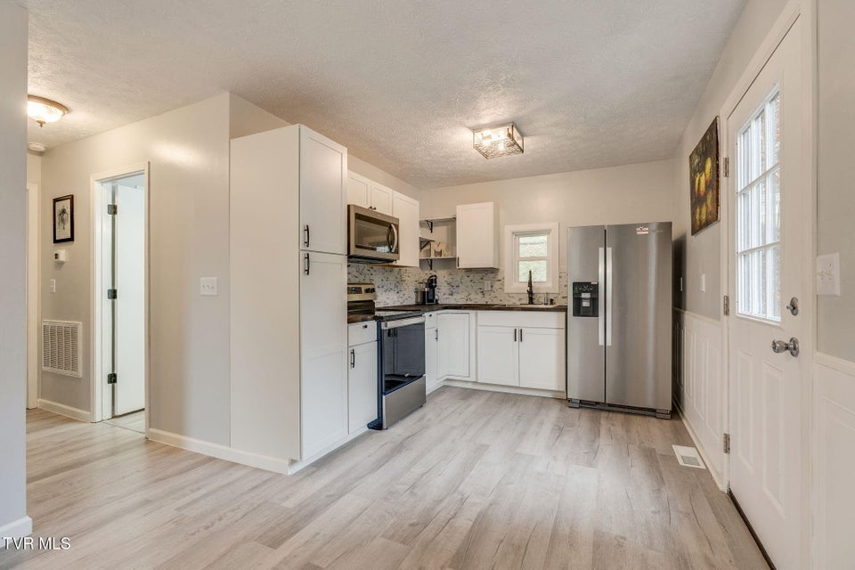 Photo #11: 447 Pine Street