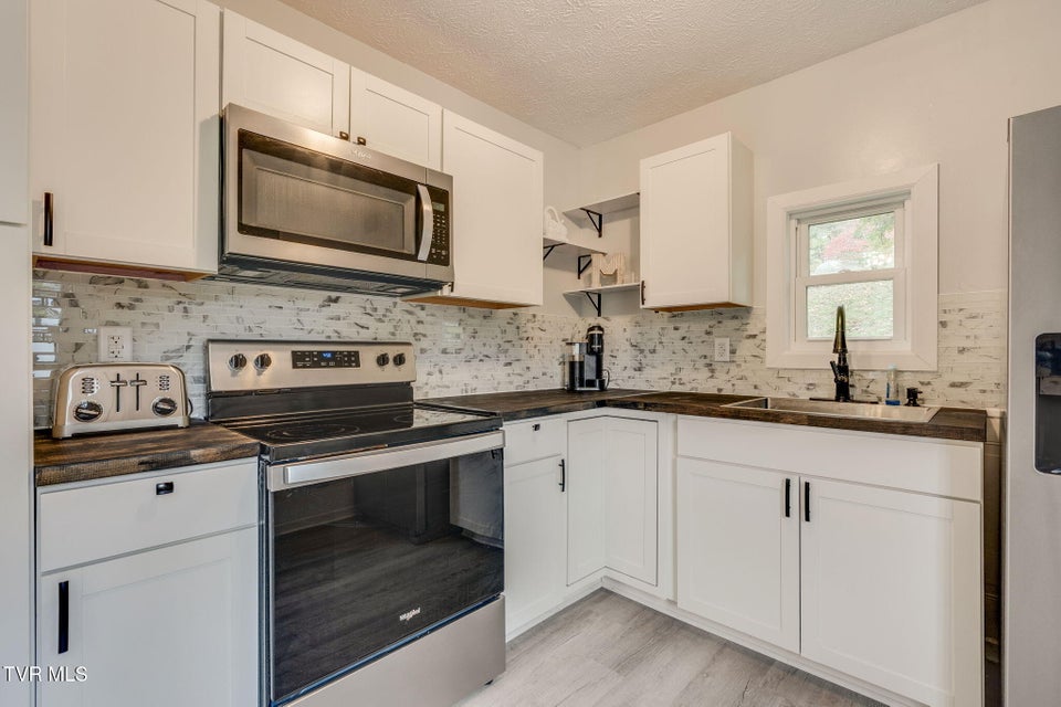 Photo #13: 447 Pine Street