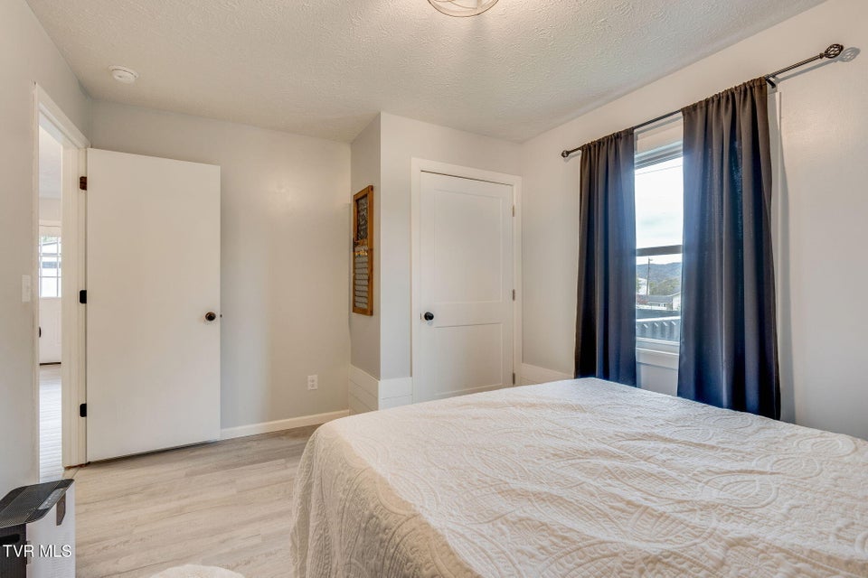 Photo #15: 447 Pine Street