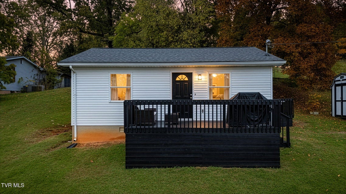 Photo #2: 447 Pine Street