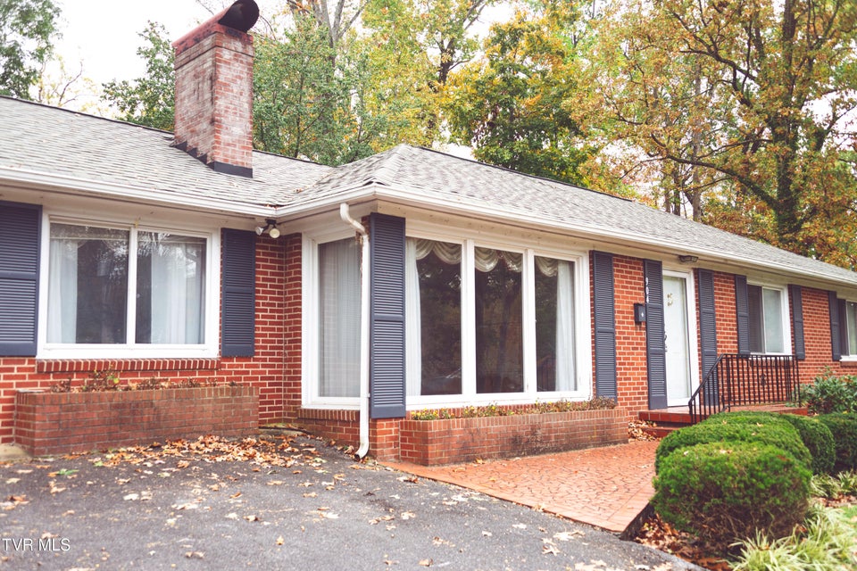 Photo #2: 904 Forest Avenue