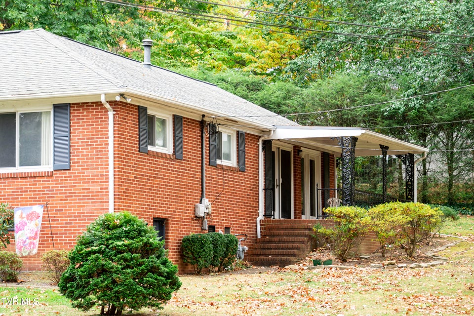 Photo #5: 904 Forest Avenue