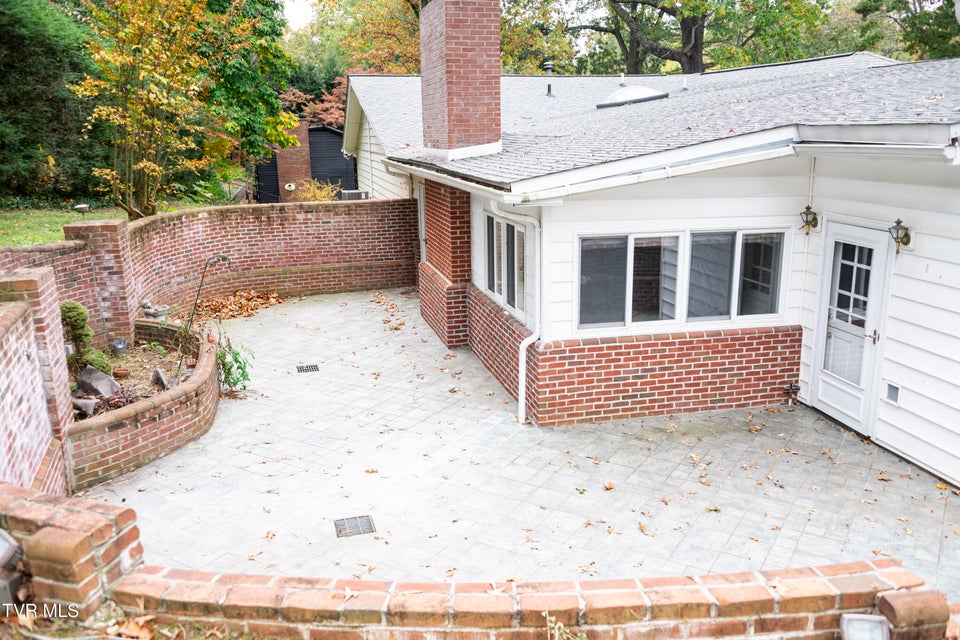 Photo #6: 904 Forest Avenue