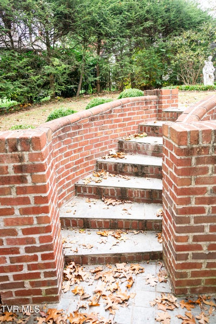 Photo #7: 904 Forest Avenue