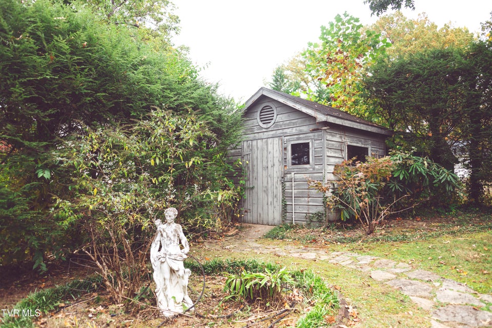 Photo #8: 904 Forest Avenue