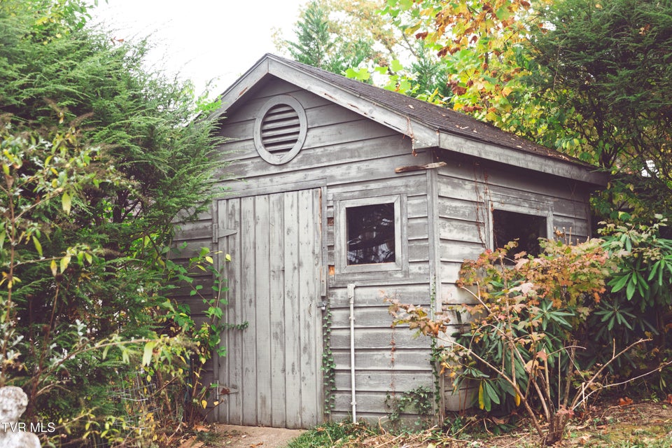 Photo #9: 904 Forest Avenue