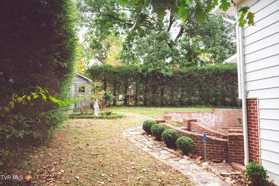 Photo #10: 904 Forest Avenue