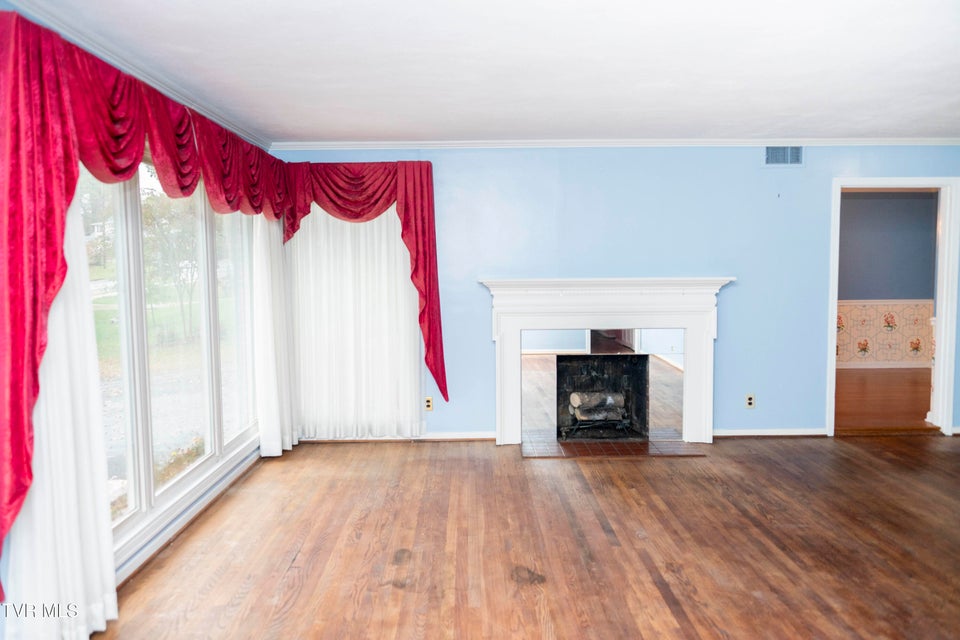 Photo #11: 904 Forest Avenue