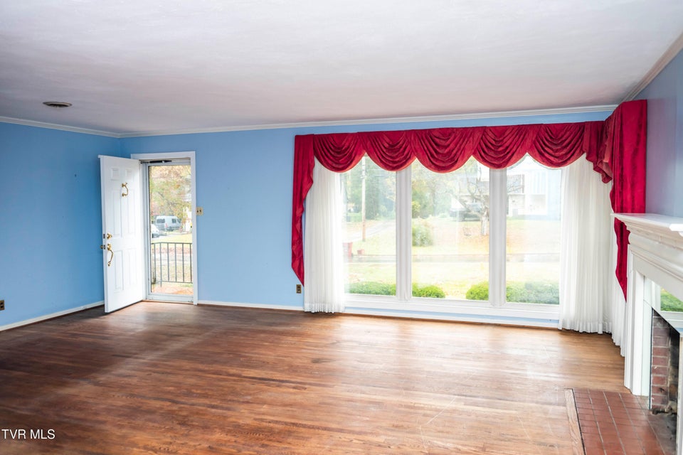 Photo #14: 904 Forest Avenue