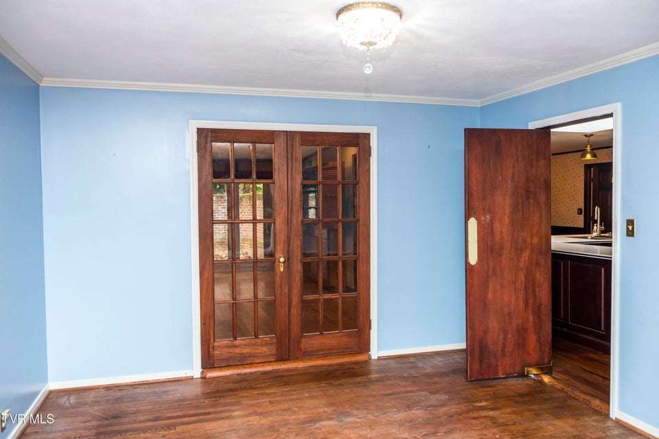 Photo #15: 904 Forest Avenue