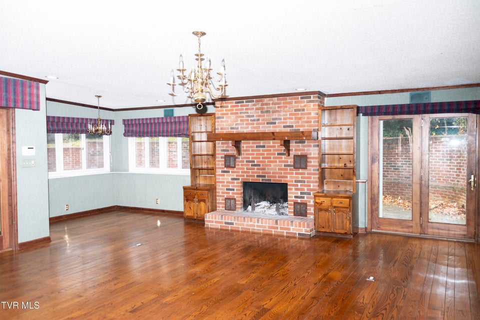 Photo #18: 904 Forest Avenue