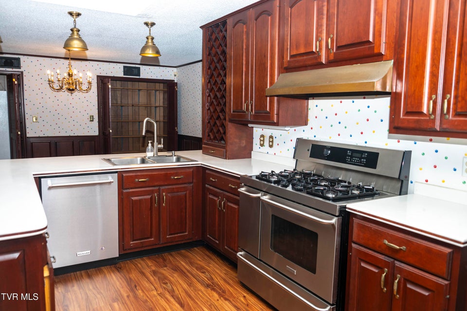 Photo #21: 904 Forest Avenue