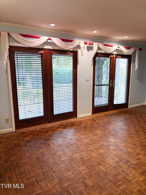 Photo #29: 904 Forest Avenue