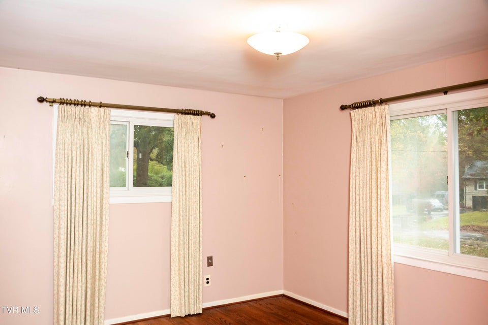 Photo #36: 904 Forest Avenue