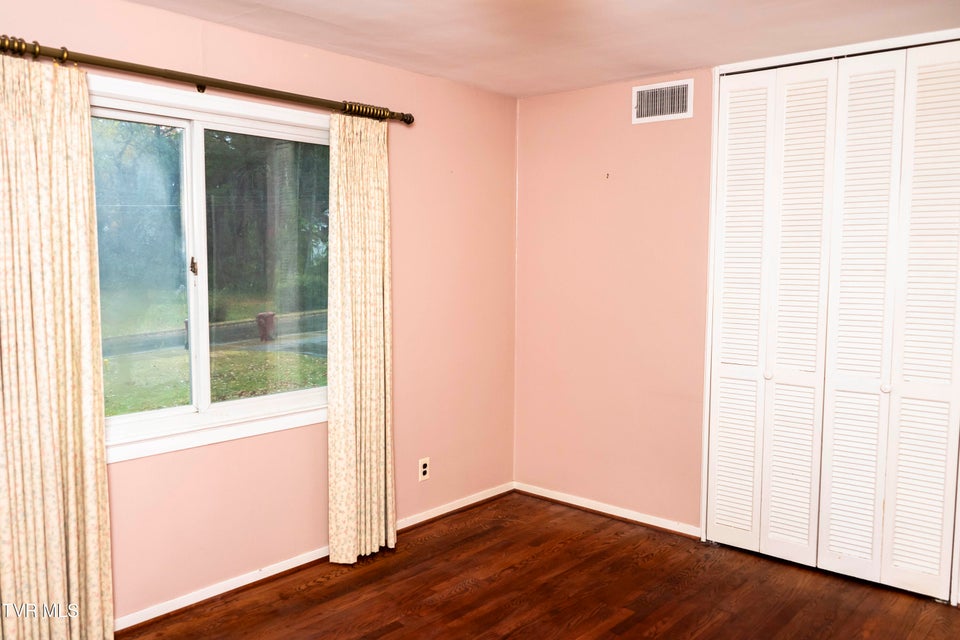 Photo #37: 904 Forest Avenue