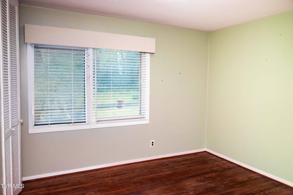 Photo #38: 904 Forest Avenue