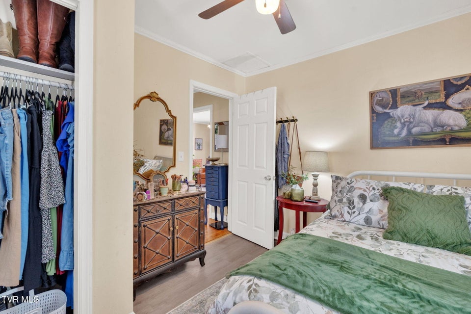 Photo #11: 148 Kingsley Avenue