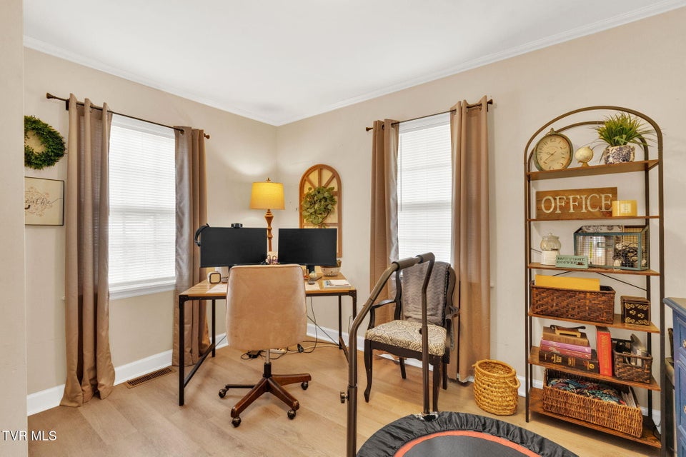 Photo #15: 148 Kingsley Avenue