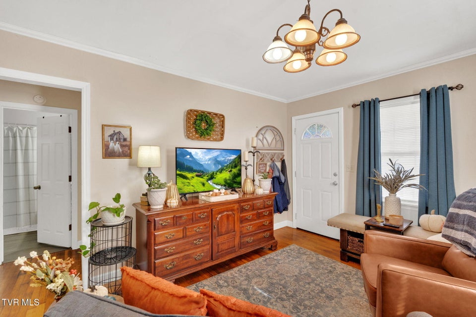 Photo #7: 148 Kingsley Avenue