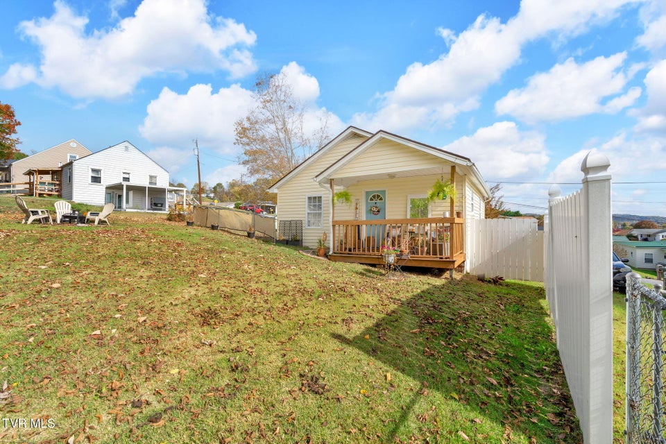 Photo #17: 148 Kingsley Avenue