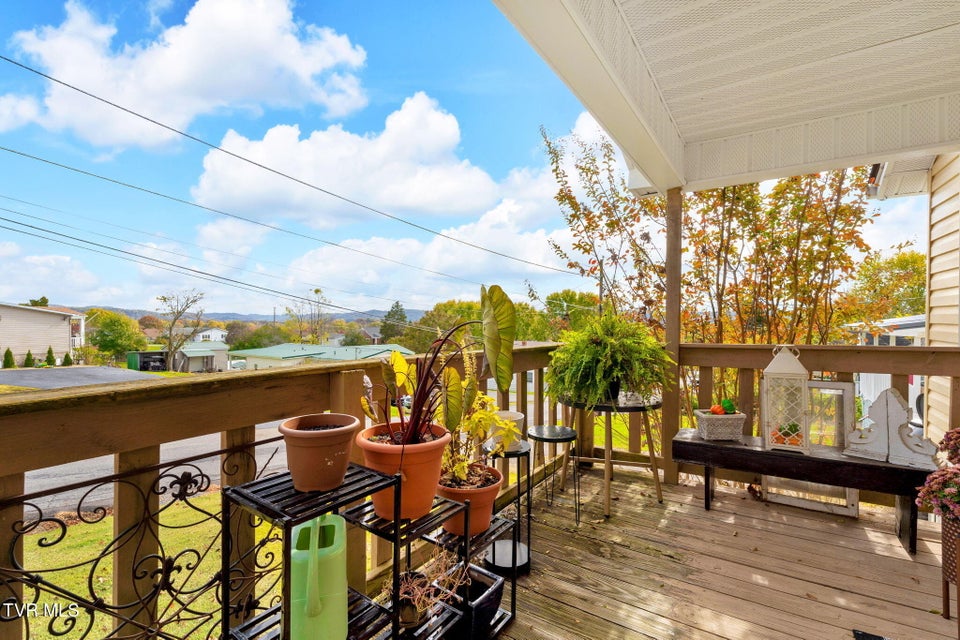 Photo #5: 148 Kingsley Avenue