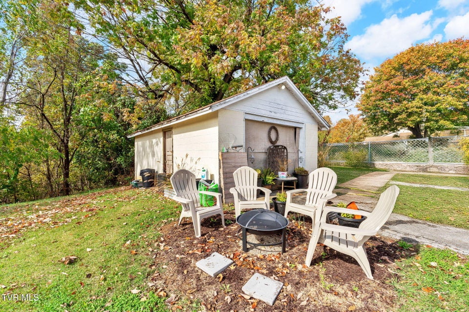 Photo #21: 148 Kingsley Avenue