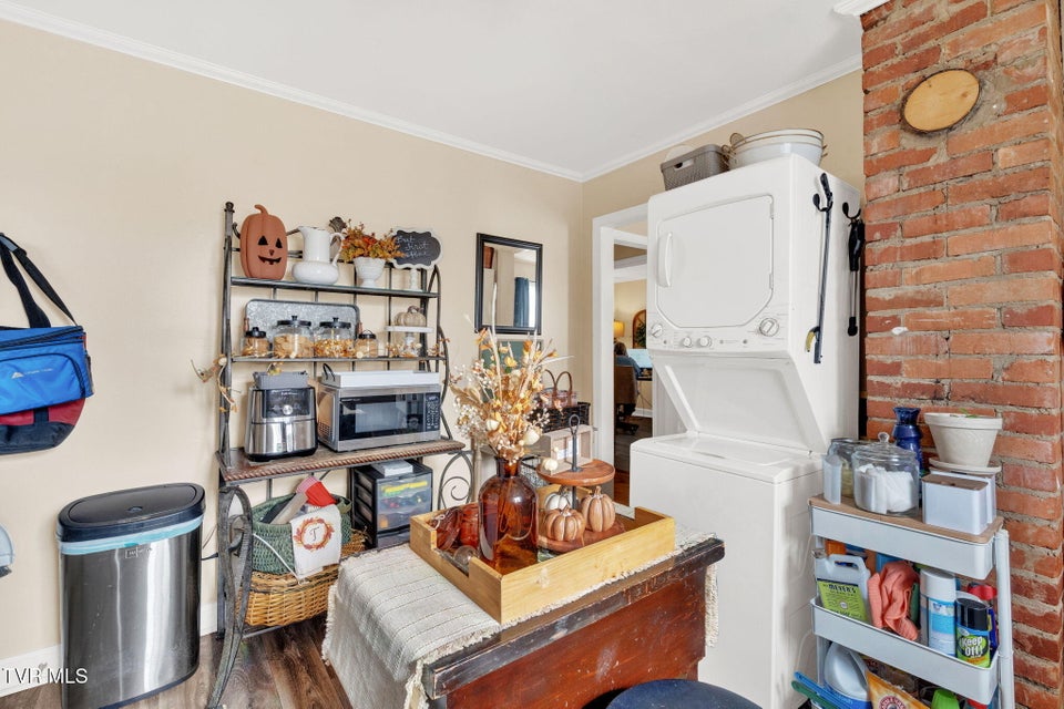 Photo #10: 148 Kingsley Avenue