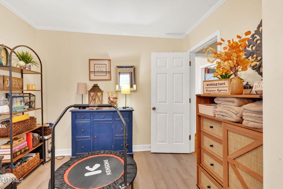 Photo #16: 148 Kingsley Avenue