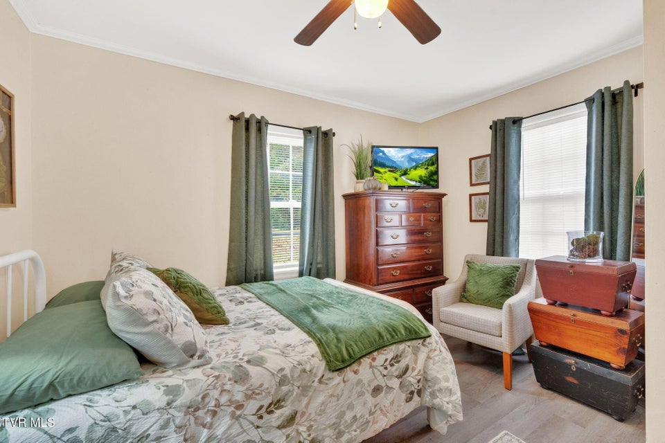 Photo #12: 148 Kingsley Avenue