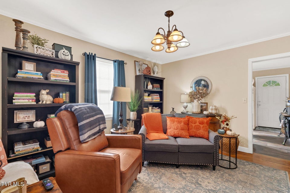 Photo #6: 148 Kingsley Avenue