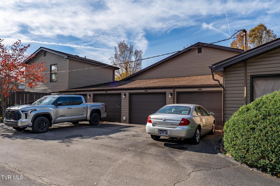 Photo #33: 500 Pilgrim Court