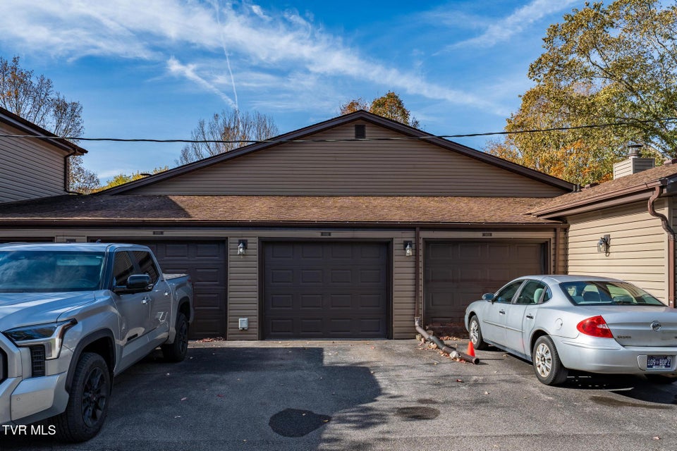 Photo #37: 500 Pilgrim Court