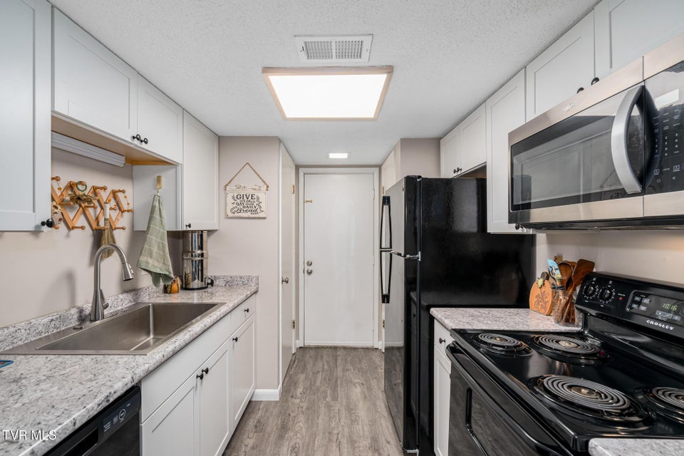 Photo #12: 500 Pilgrim Court